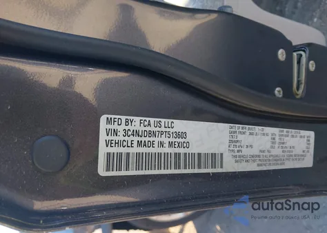 2023 Jeep Compass Latitude 4X4 z USA, uszkodzony, nr VIN 3C4NJDBN7PT513603